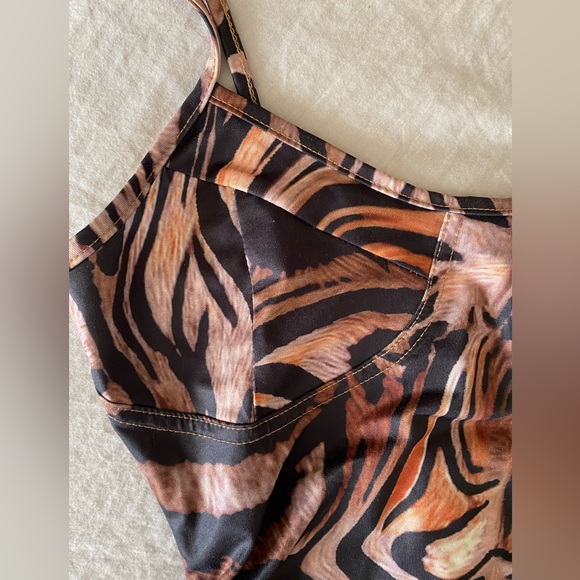 Women’s bodycon marble print dress. Size extra small - Picture 6 of 7